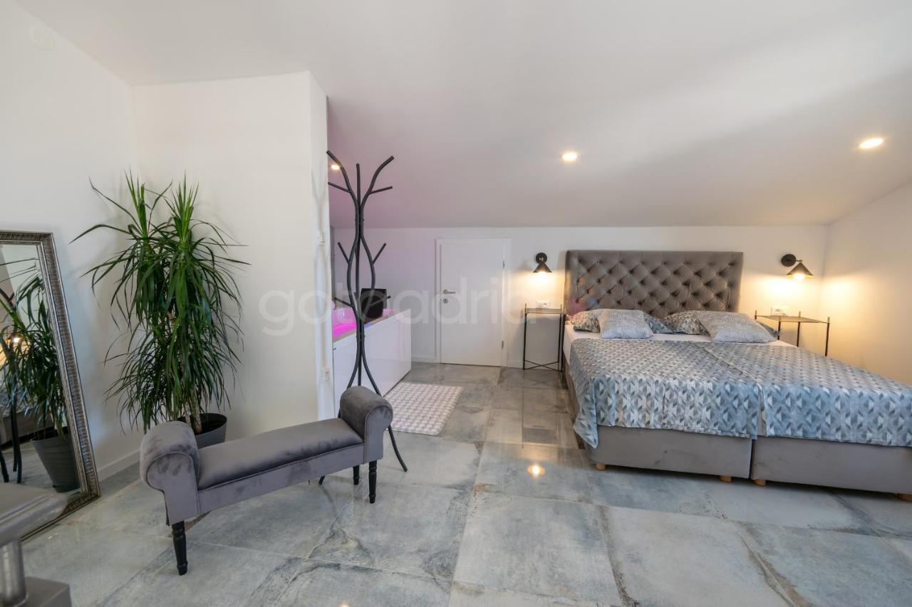 Rooftop Penthouse - Private Hottub & Duplex Whirlpool 马卡尔斯卡 外观 照片